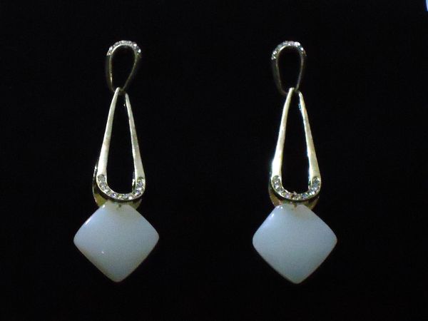 Brinco Losango Perolado com Strass